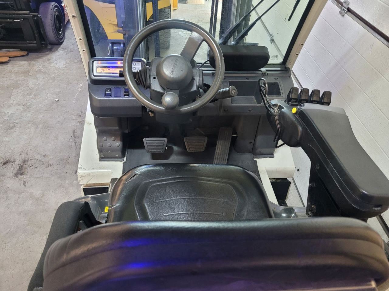 Wózek widłowy gazowy 2,5 tony Nissan-Unicarriers U1D2A25LH