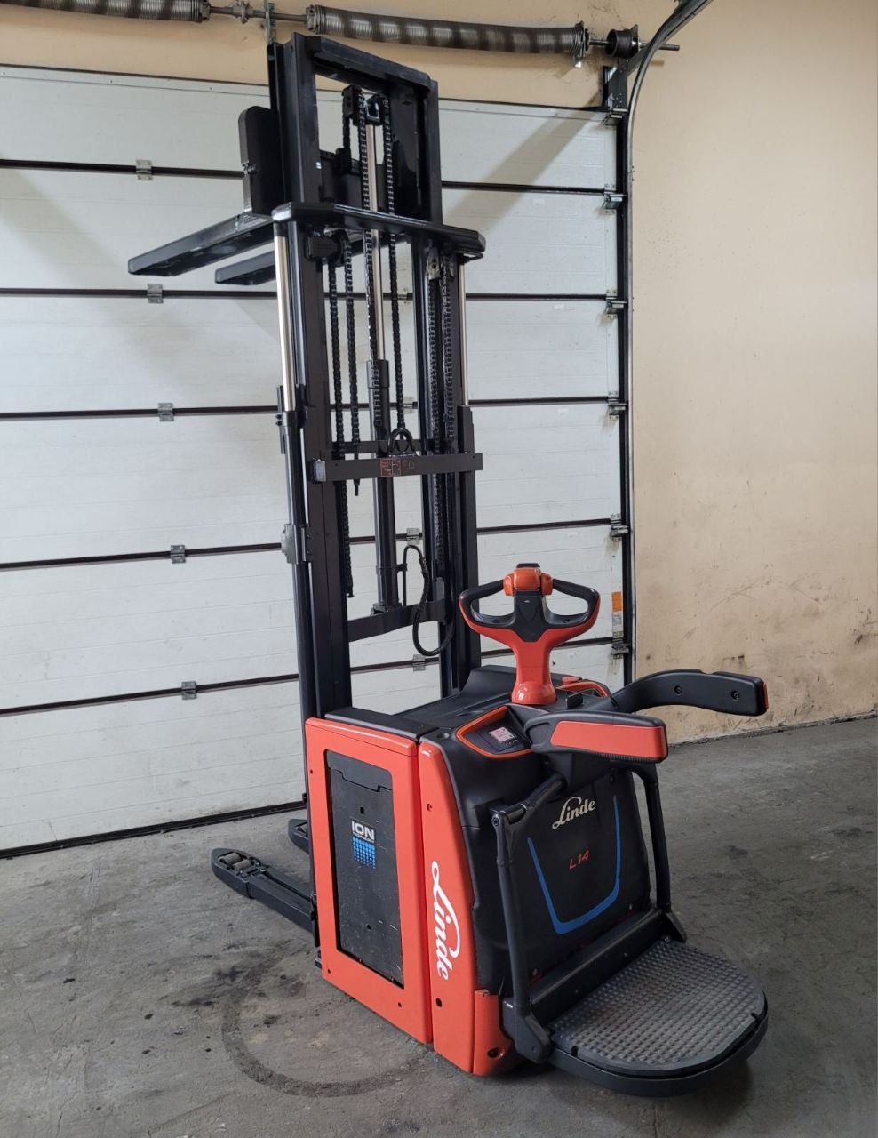 Samojezdny elektryczny wózek podnośnikowy Linde L14 (2017)