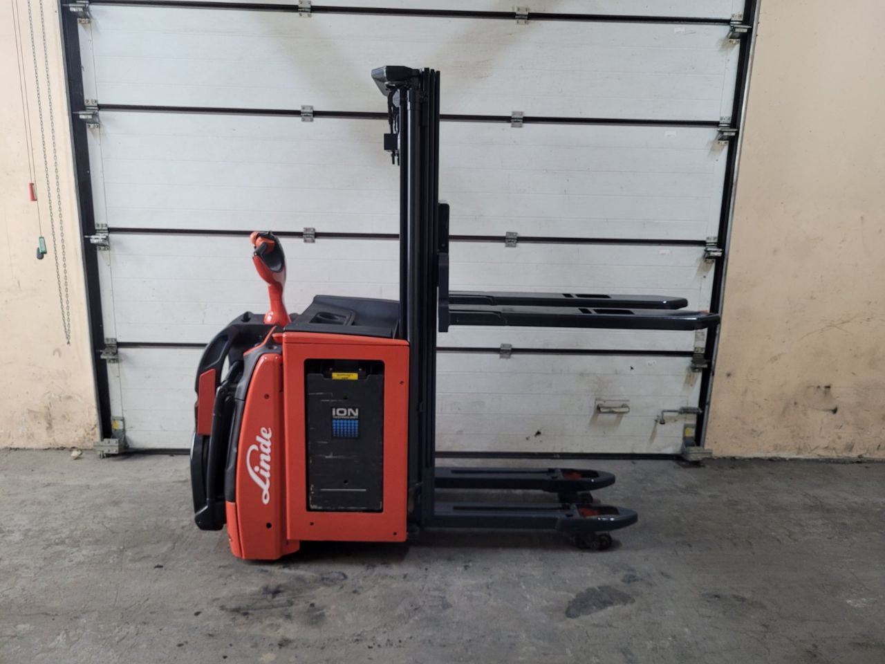 Samojezdny elektryczny wózek podnośnikowy Linde L14 (2017)
