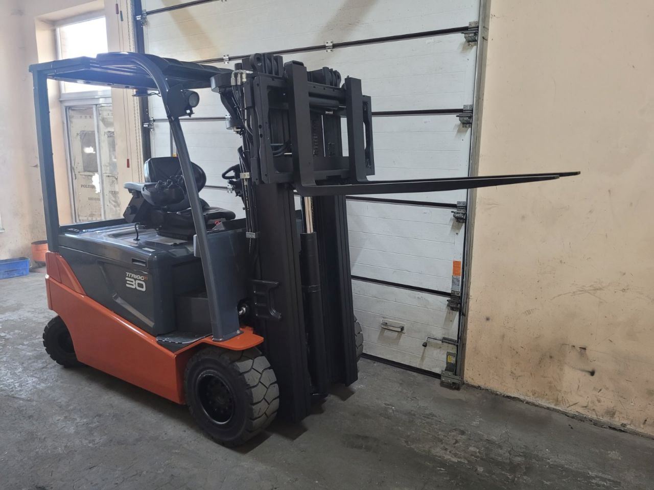 Toyota electric forklift, 3 tons