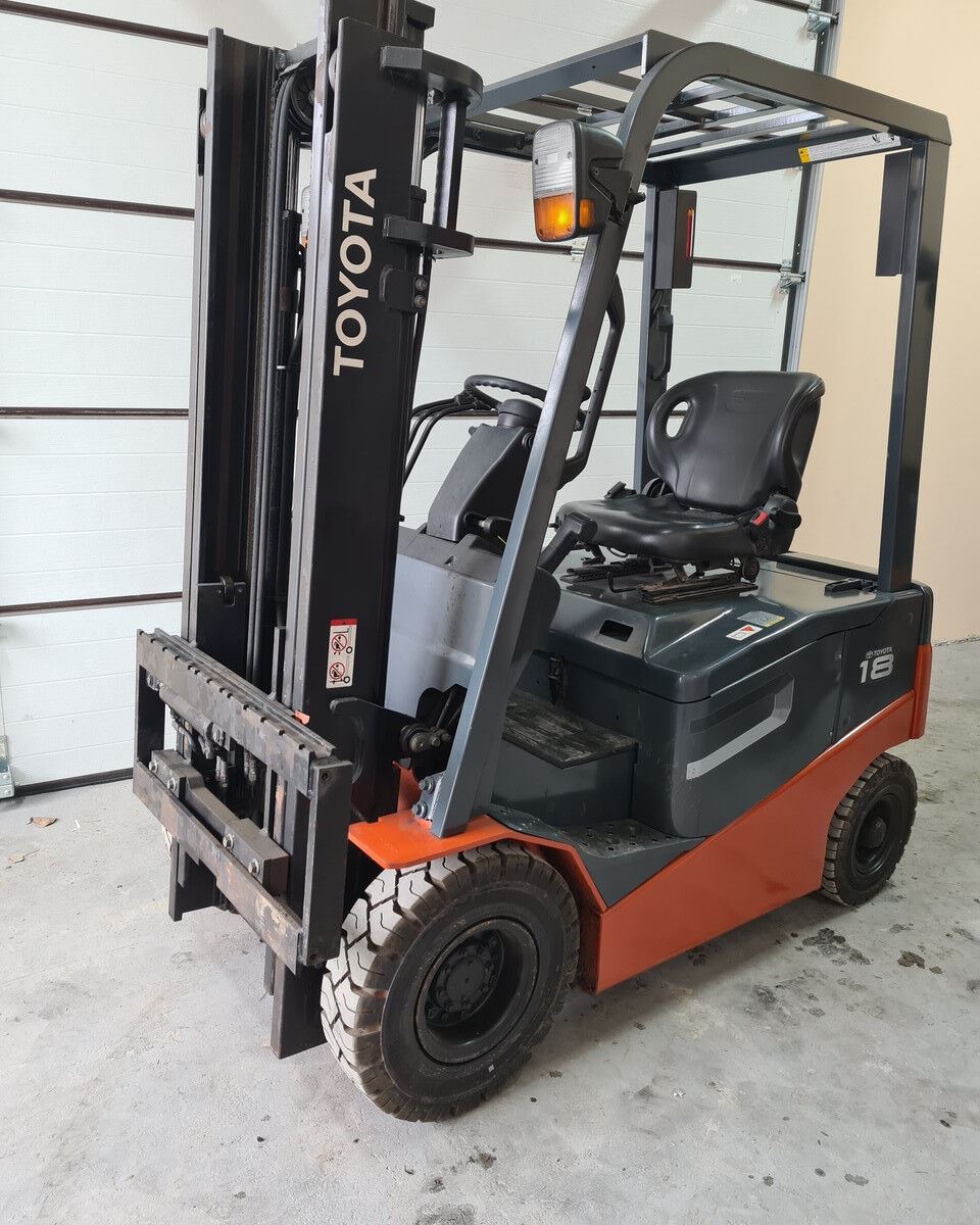 Wózek widłowy elektryczny Toyota 1,8 t