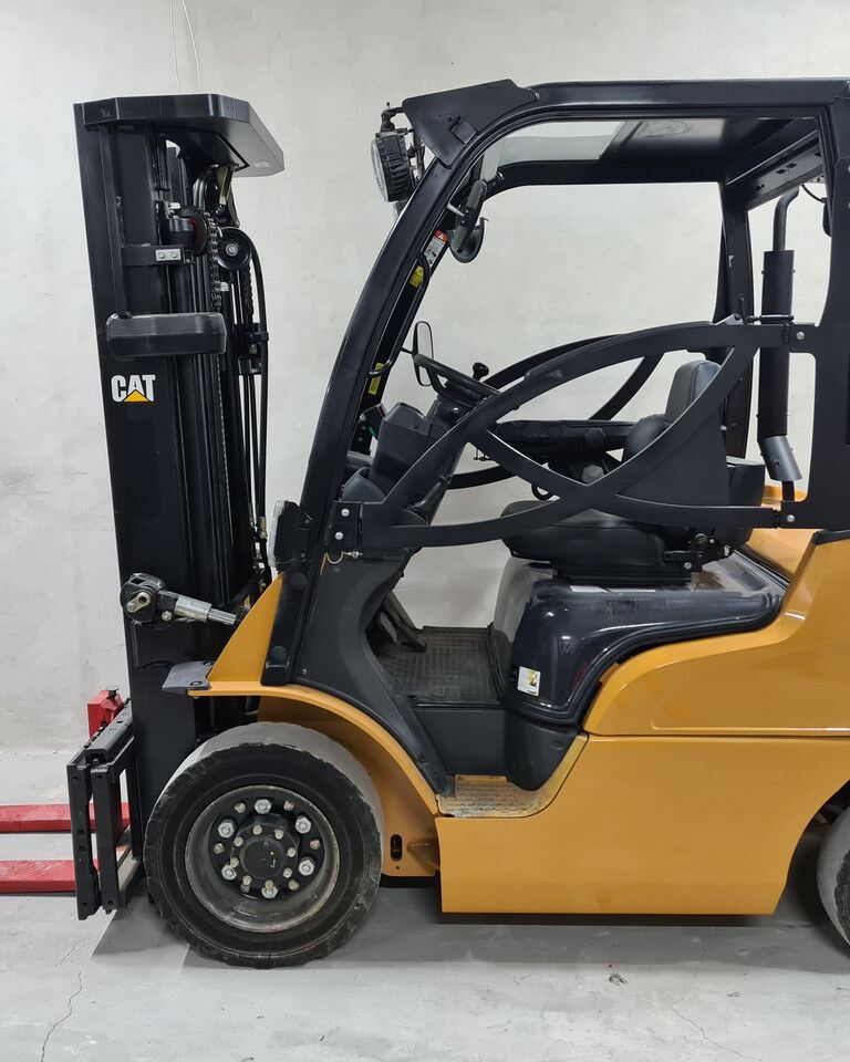 Wózek widłowy na gaz Caterpillar GP25N
