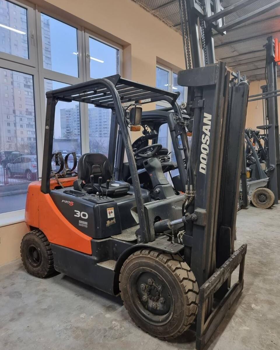 Wózek widłowy na gaz Doosan G30E-5