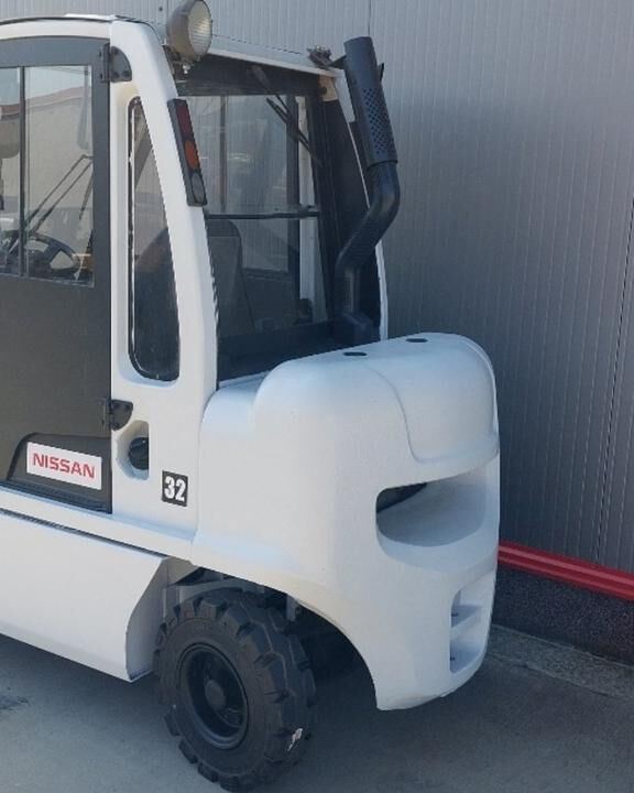 Wózek widłowy Nissan 3,2 t.