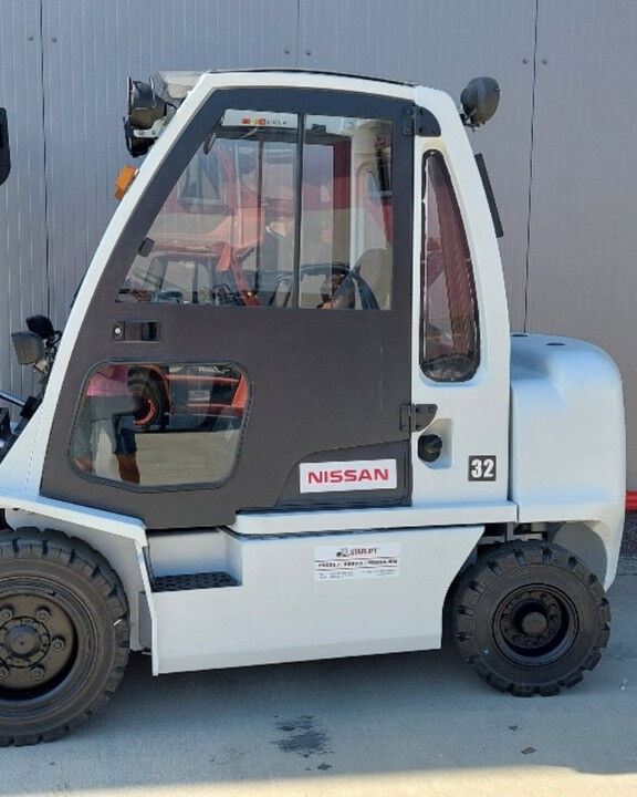 Wózek widłowy Nissan 3,2 t.