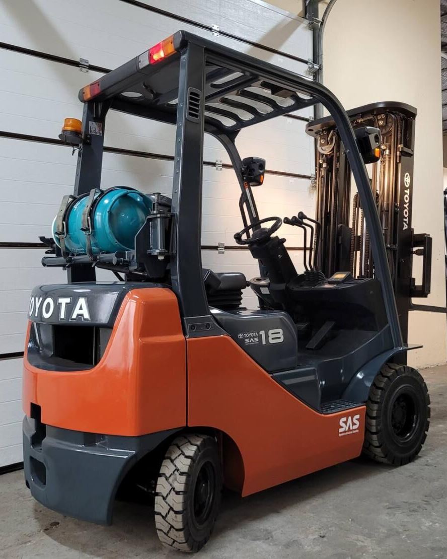 Wózek widłowy Toyota 1,8 tony, gaz-benzyna