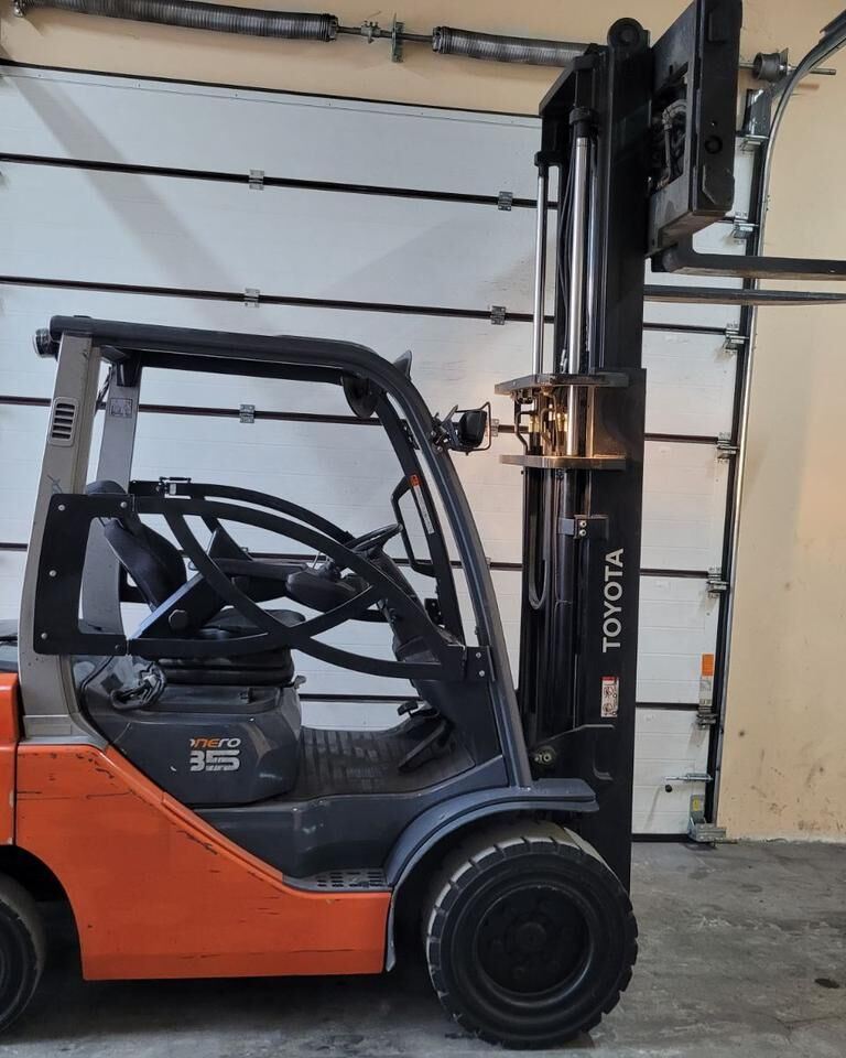 Wózek widłowy na gaz Toyota 02-8FGF35