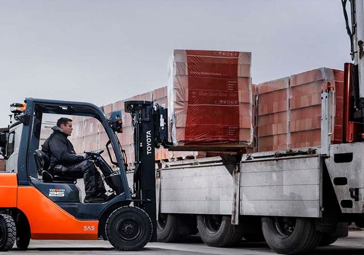 Jak wybrać używany wózek widłowy: podstawowe zalecenia