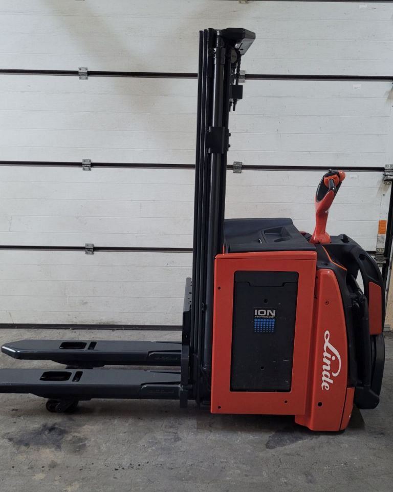 Samojezdny elektryczny wózek podnośnikowy Linde L14 (2017)