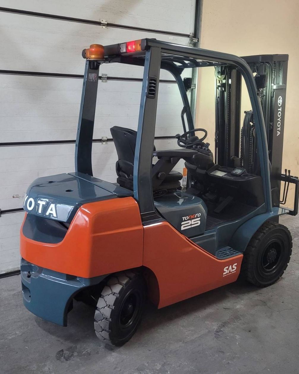 Wózek widłowy Toyota 02-8FDF25, diesel 2,5 tony
