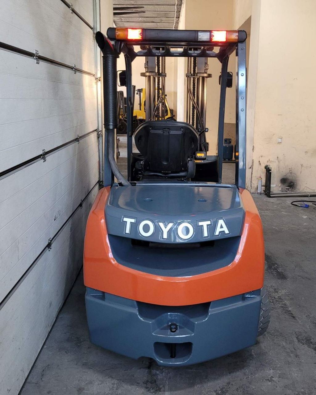 Wózek widłowy diesel 2,5 tony Toyota 02-8FDF25